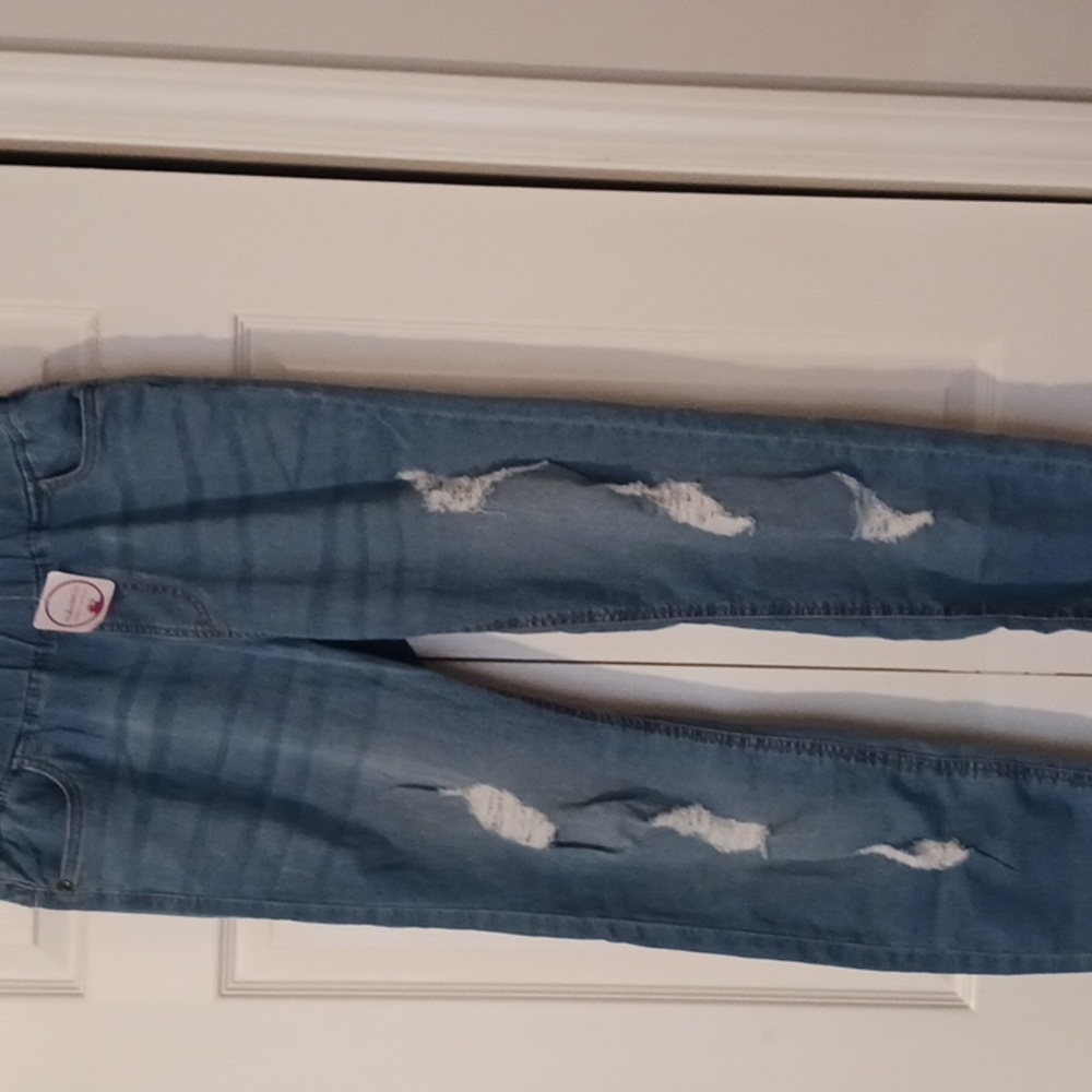 Jeans with holes